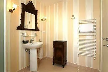 Amelia 마리아나디피에트라산타